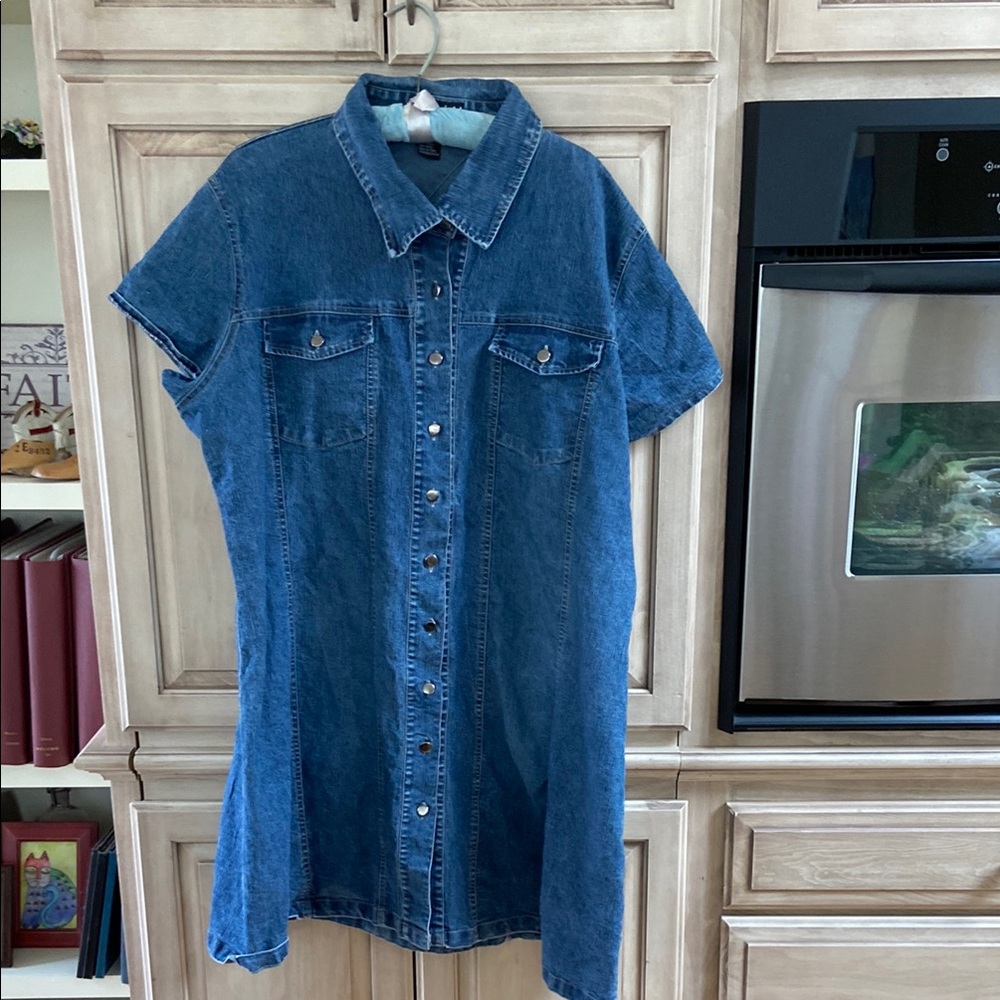 Denim Button-Front Short Sleeve Dress - Blue